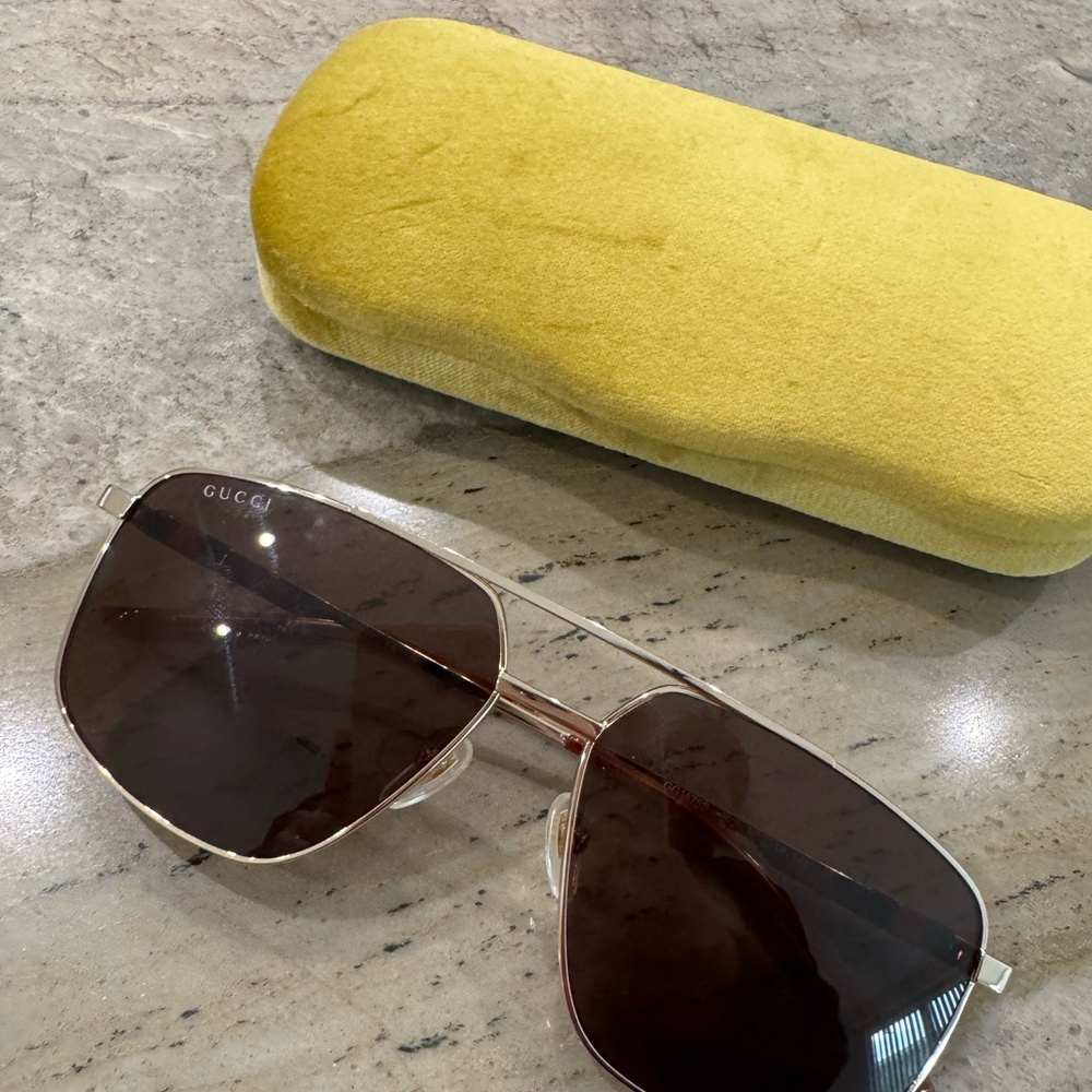 GUCCI WMNS Gold and Brown SUNGLASSES - Picture 3 of 6